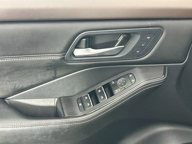 Used 2023 Nissan Rogue SL w/ SL Premium Package image 26
