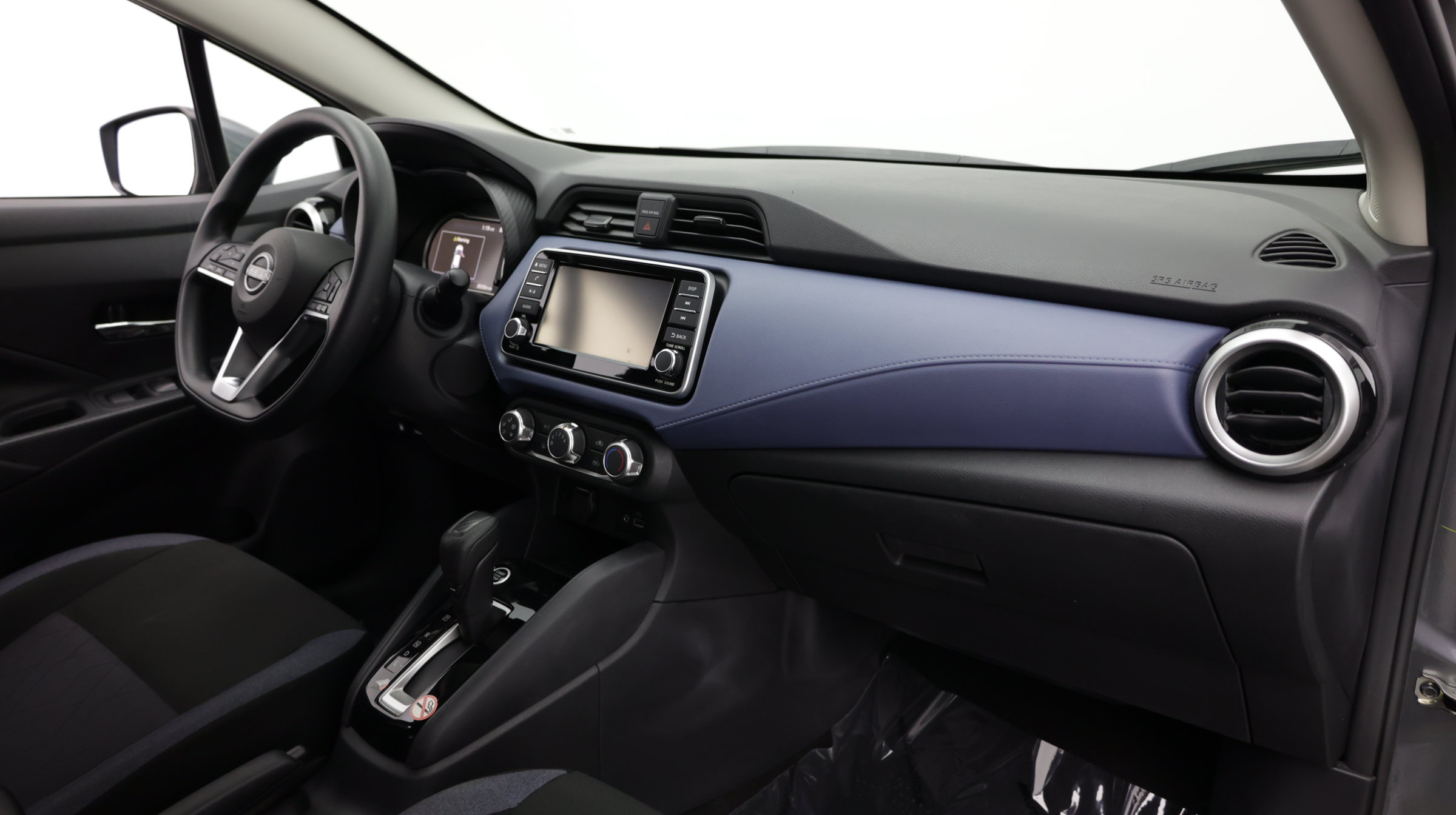 Used 2025 Nissan Versa SV FWD image 33