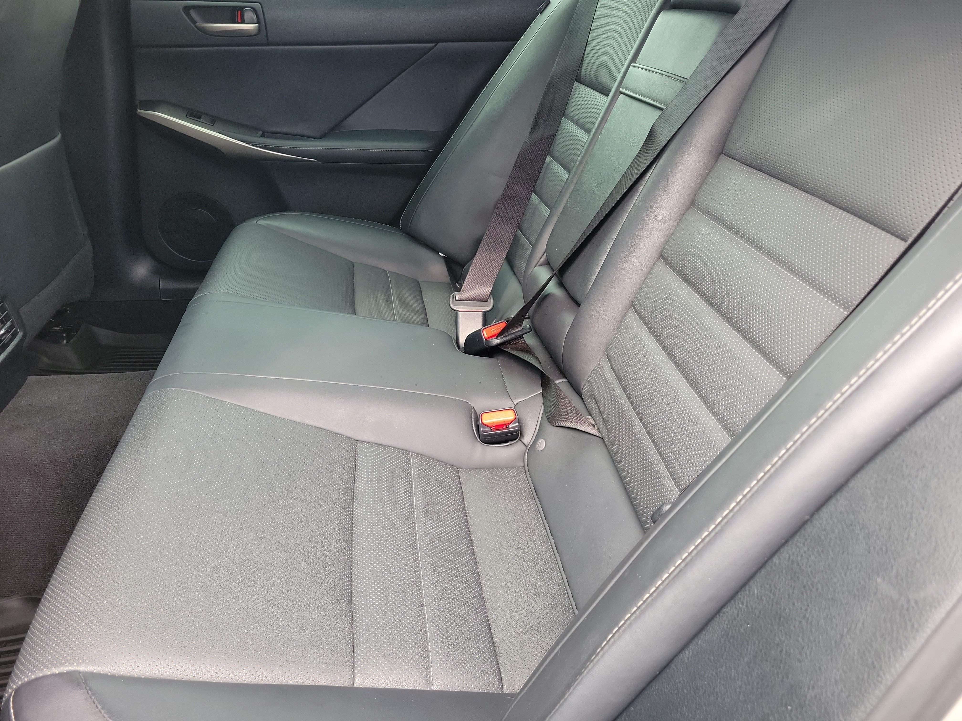 Used 2020 Lexus IS 300 F Sport w/ F Sport Package RWD image 11