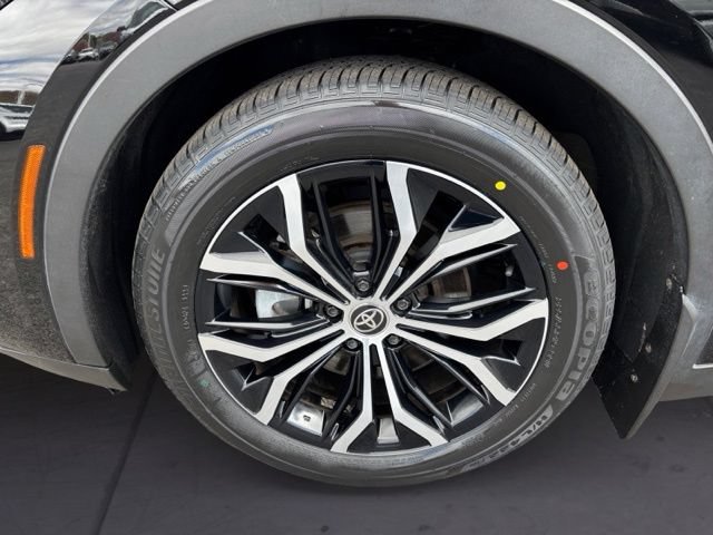 Used 2023 Toyota Crown AWD/4WD image 9