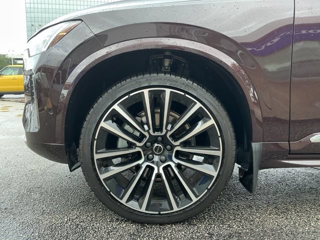 Certified 2025 Volvo XC90 B5 Plus AWD/4WD image 6