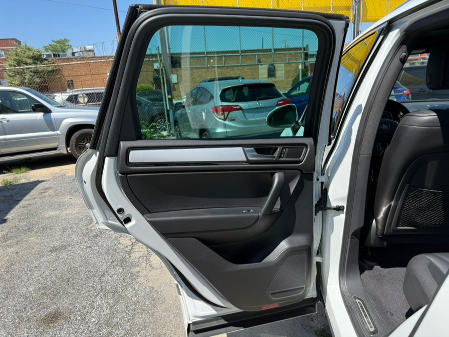 Used 2014 Volkswagen Touareg VR6 AWD/4WD image 23