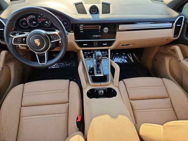 Used 2023 Porsche Cayenne Platinum Edition image 11