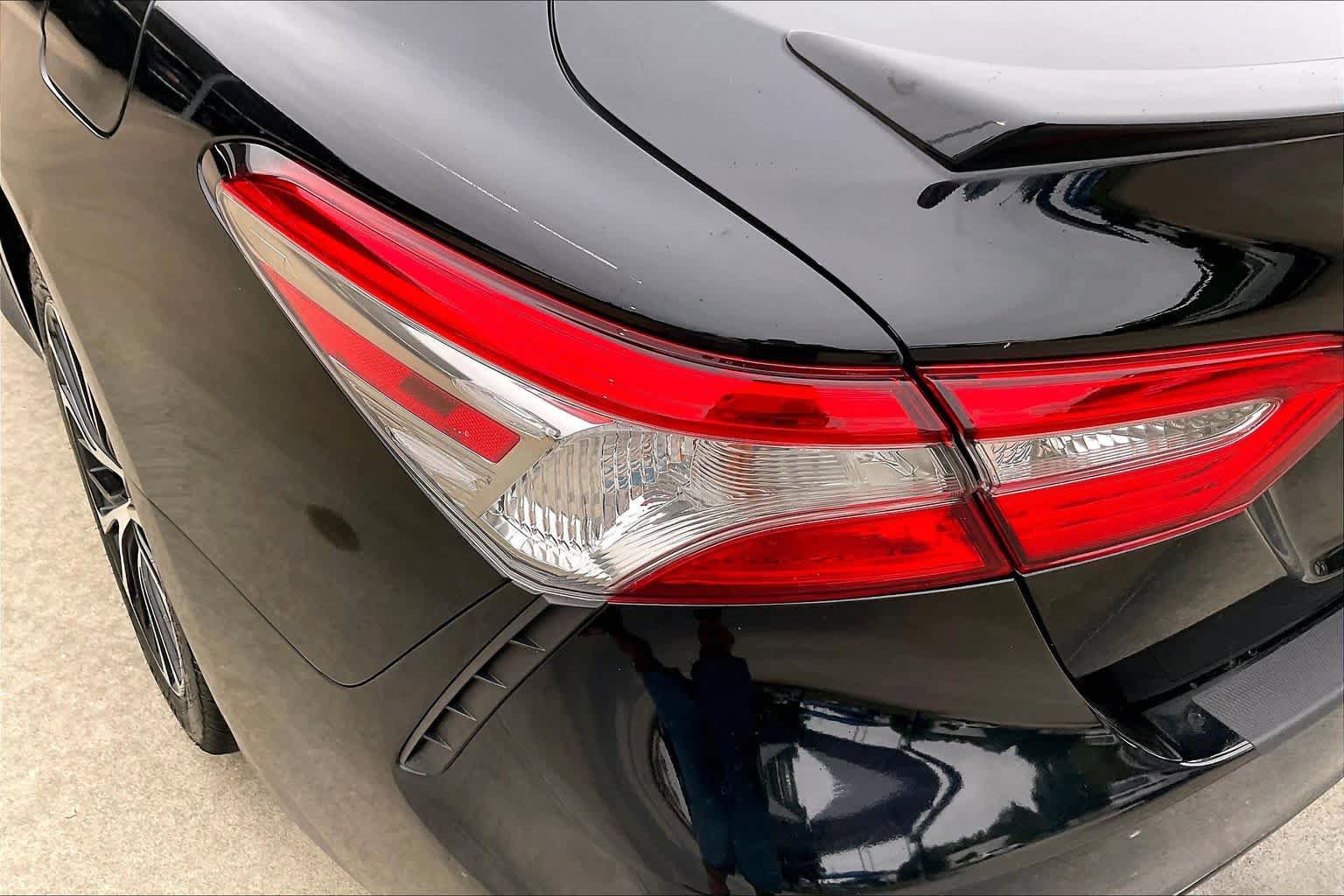 Used 2018 Toyota Camry SE w/ Audio Package FWD image 28