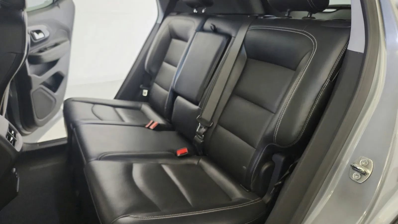 Used 2023 GMC Terrain SLT image 29