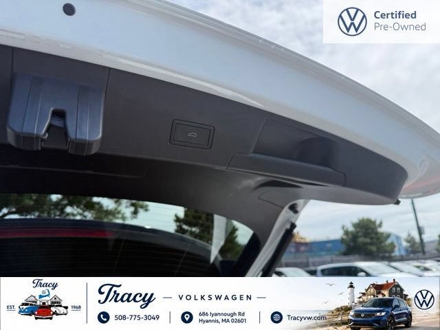 Certified 2024 Volkswagen Atlas Cross Sport SE w/ Panoramic Sunroof Package AWD/4WD image 9