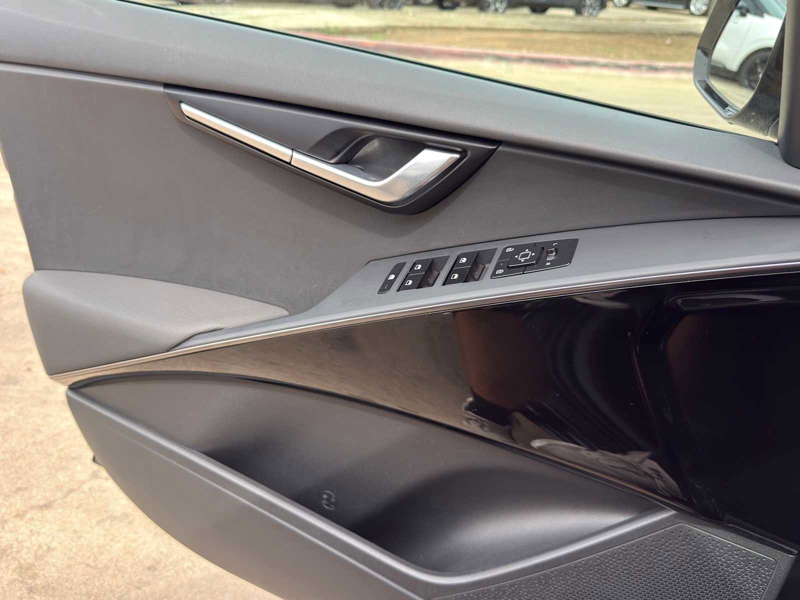 Certified 2024 Kia Niro Wind FWD image 25