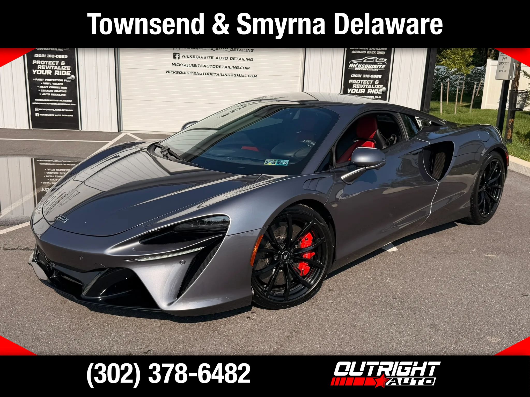 Used 2023 McLaren Artura RWD image 1