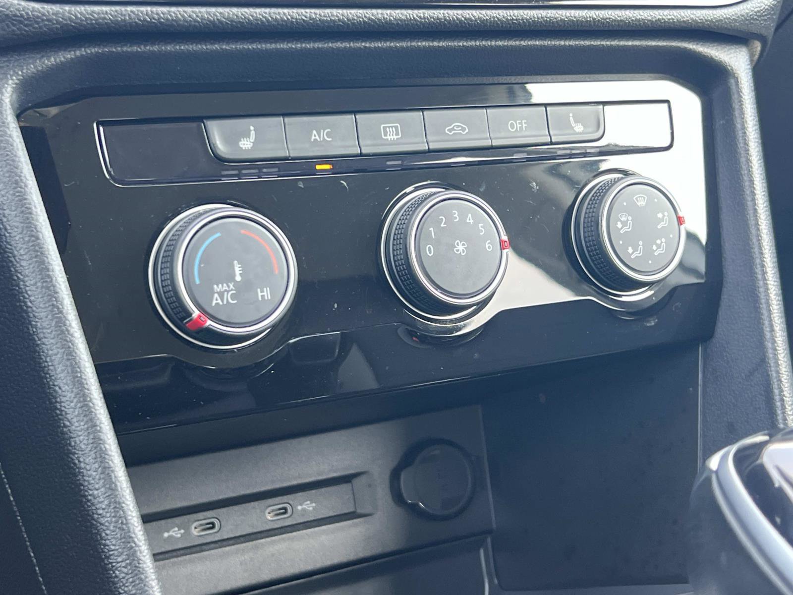 Certified 2023 Volkswagen Taos SE w/ Black Wheel Package image 15