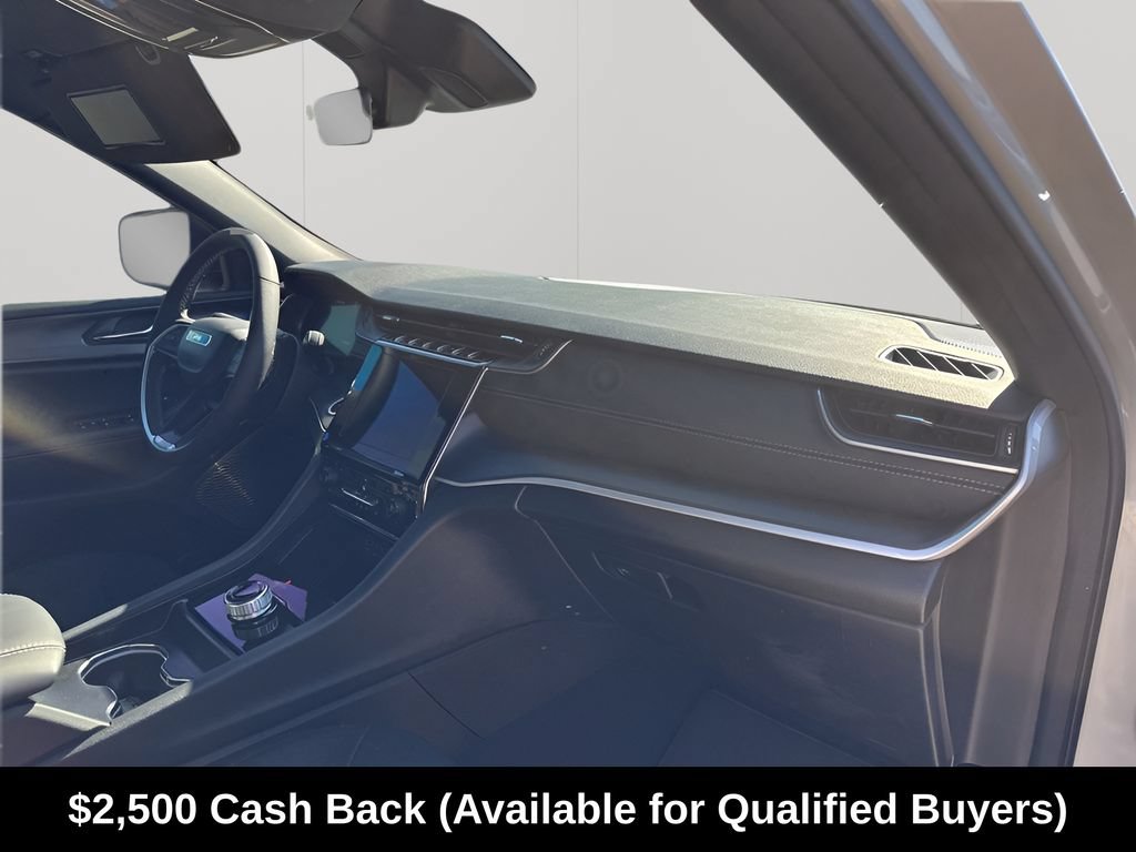 New 2025 Jeep Grand Cherokee L Laredo w/ Luxury Tech Group I RWD image 17