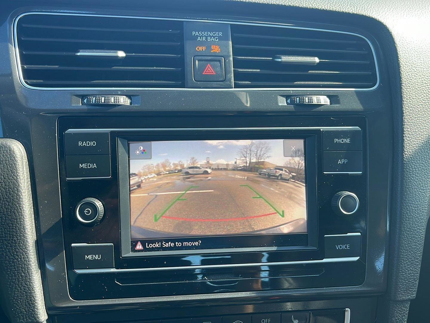 Used 2021 Volkswagen Golf 4-Door image 30