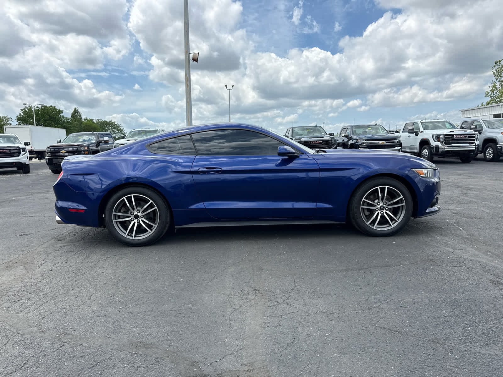 Used 2016 Ford Mustang Coupe RWD image 6