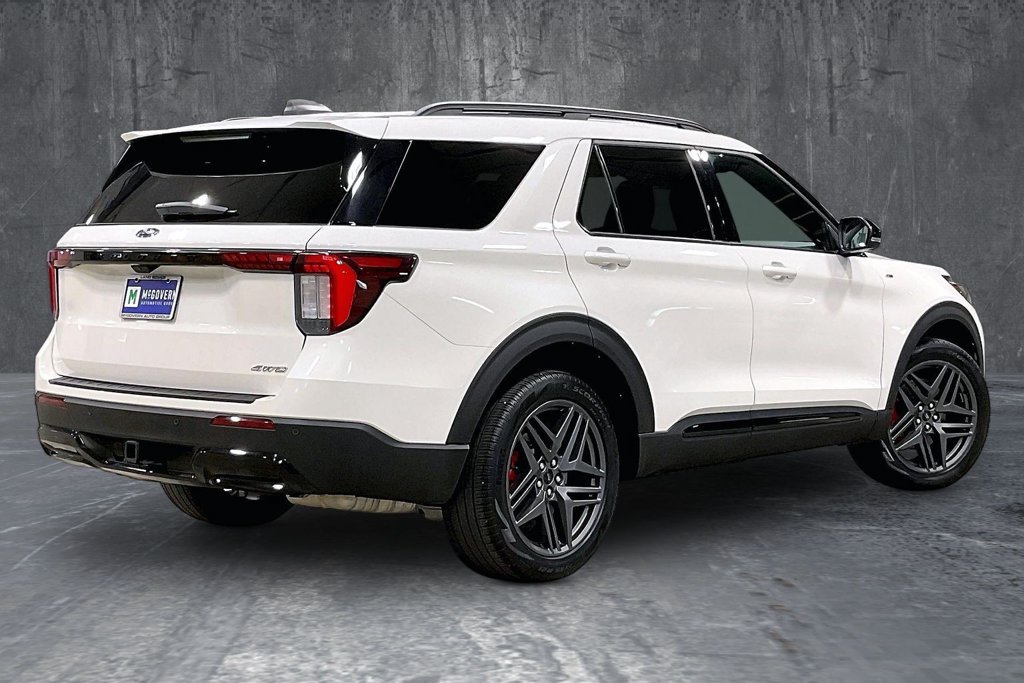 Used 2025 Ford Explorer ST-Line w/ ST-Line Street Pack AWD/4WD image 7