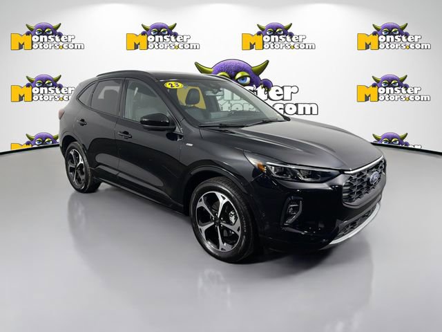 Used 2023 Ford Escape ST-Line Elite w/ Premium Technology Package image 3