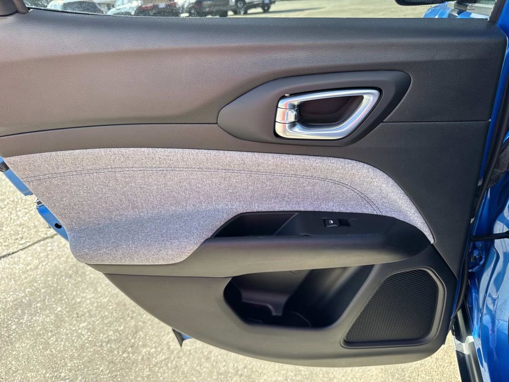 Used 2024 Jeep Compass Sport image 29