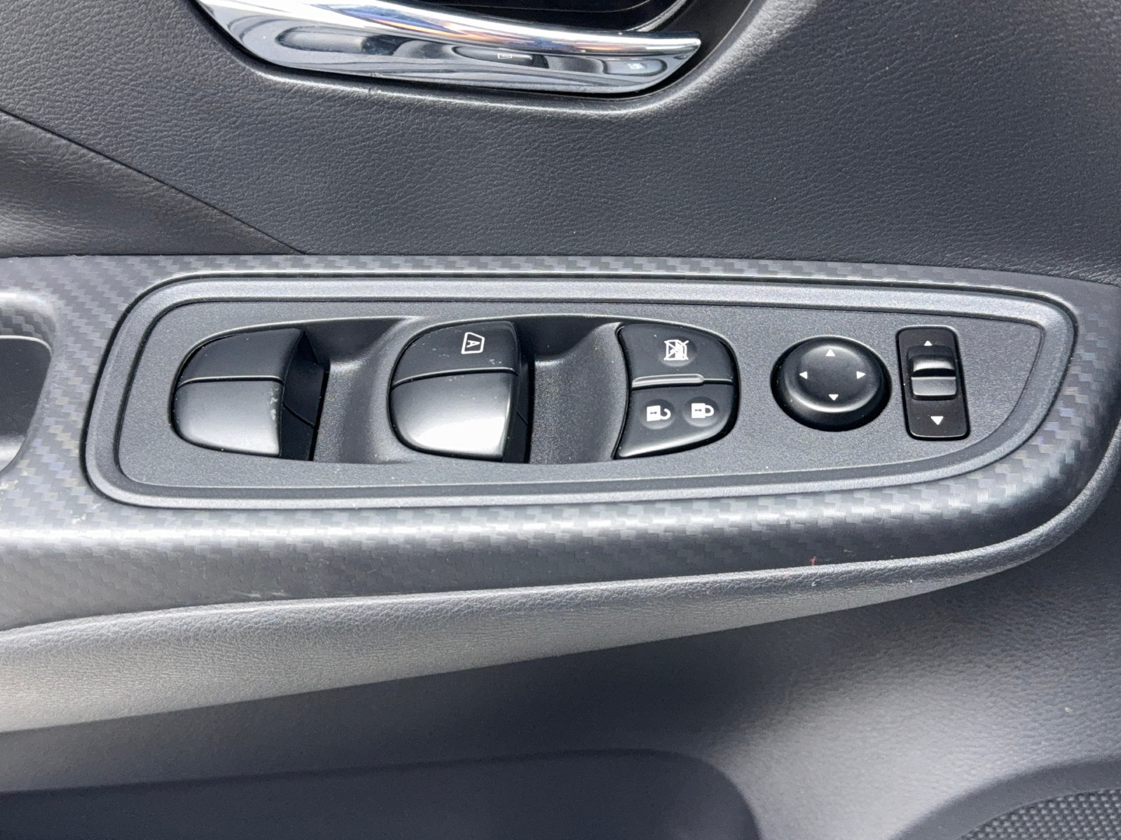 Used 2020 Nissan Versa SV FWD image 23