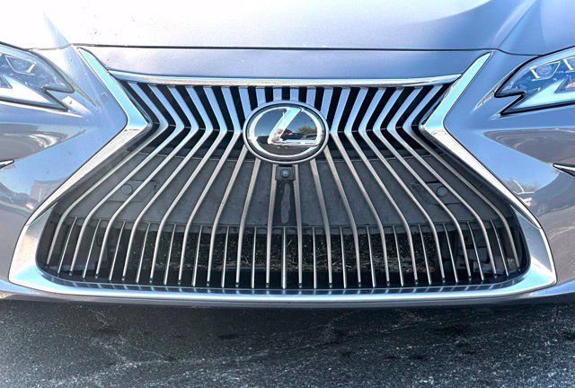 Used 2021 Lexus ES 350 Ultra Luxury w/ Accessory Package FWD image 4
