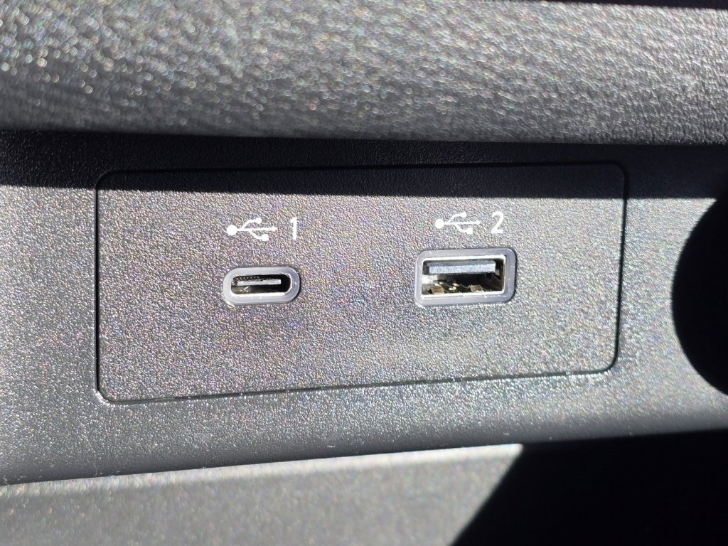 Used 2023 Nissan Rogue SV image 4