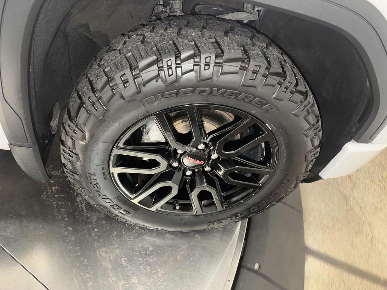 Used 2020 GMC Sierra 1500 Elevation w/ Elevation Value Package image 14