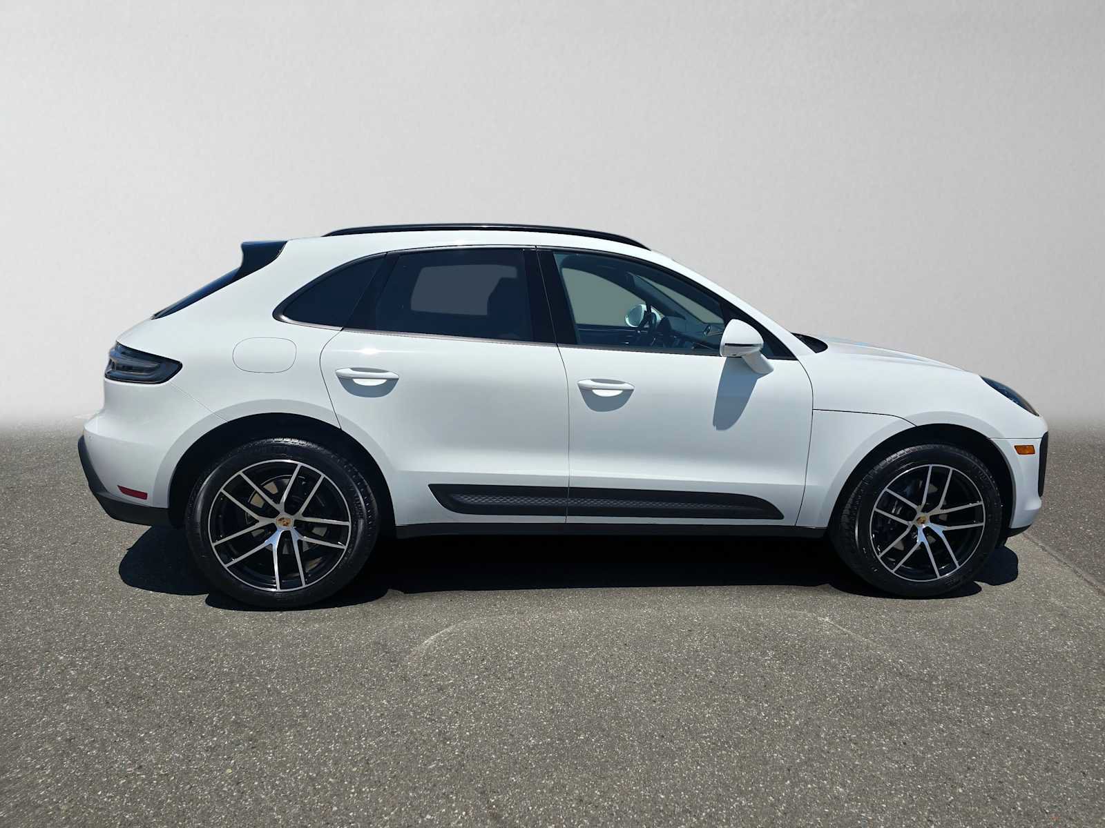 Used 2025 Porsche Macan Turbo AWD/4WD image 2