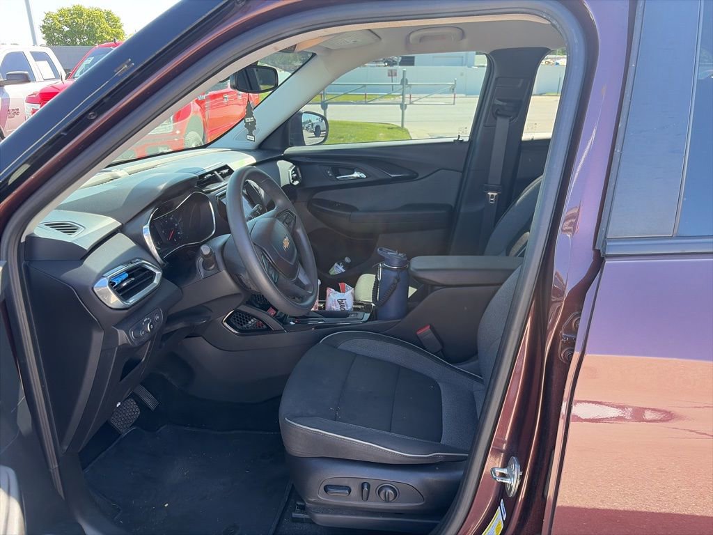 Certified 2022 Chevrolet TrailBlazer LT w/ Convenience Package FWD image 5