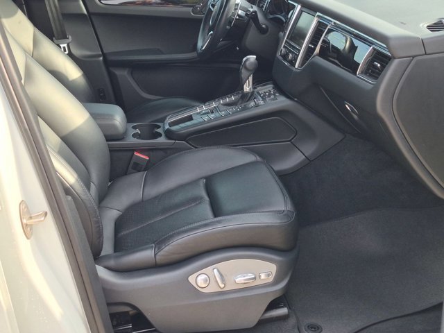 Used 2016 Porsche Macan S image 21