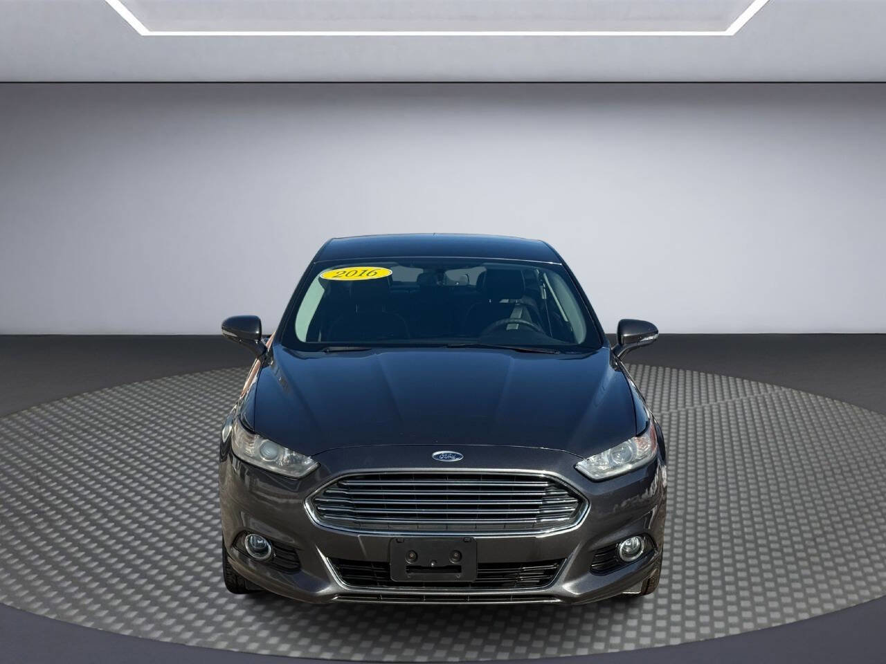 Used 2016 Ford Fusion Titanium image 2