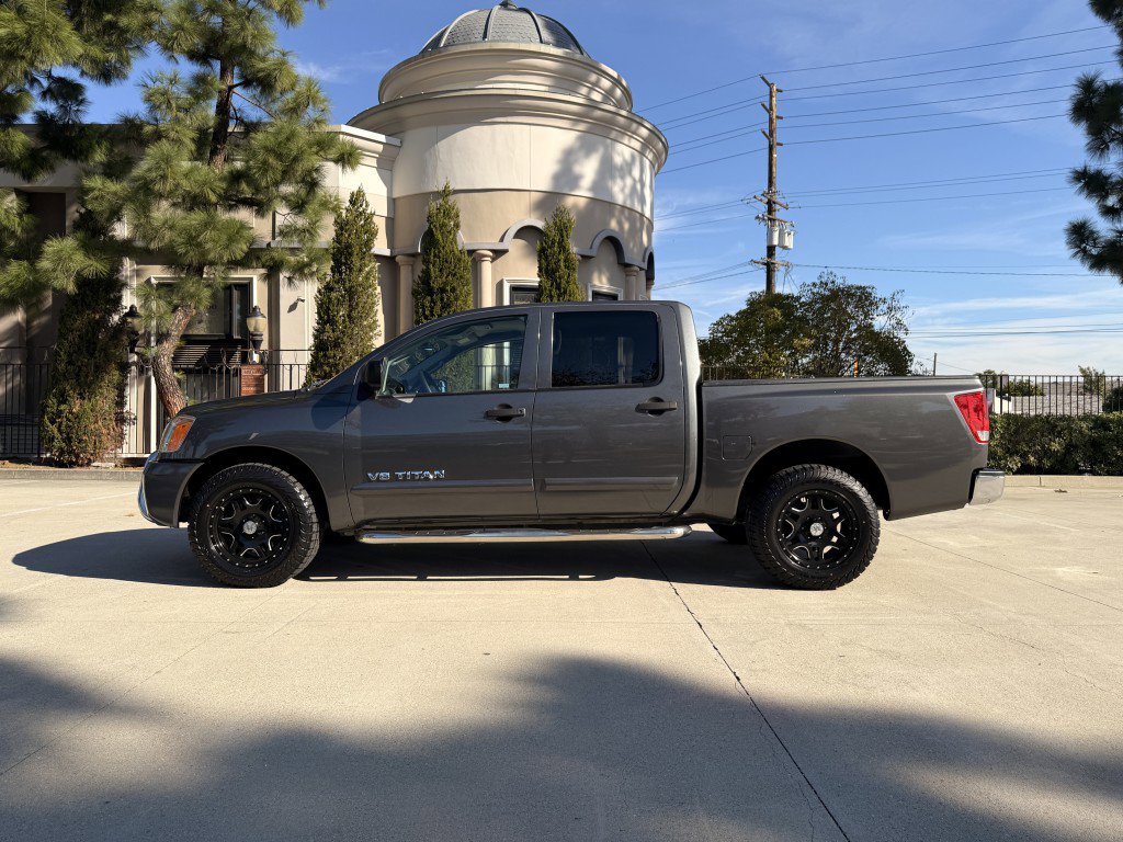 Used 2012 Nissan Titan SV image 5