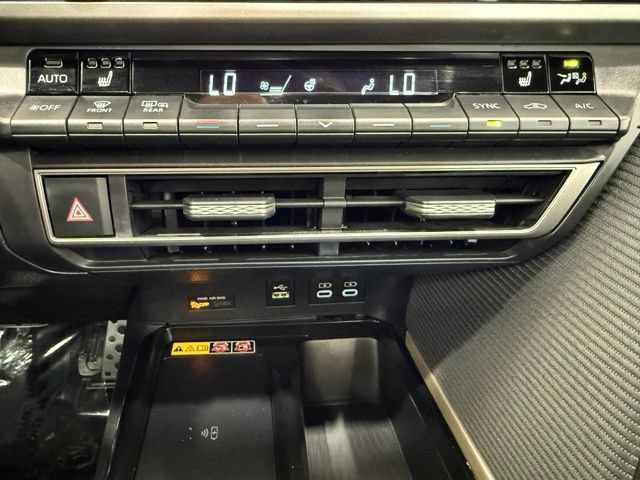 Used 2025 Toyota Camry SE AWD/4WD image 34