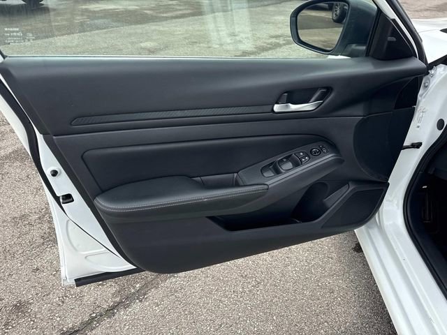 Used 2024 Nissan Altima 2.5 SV image 23