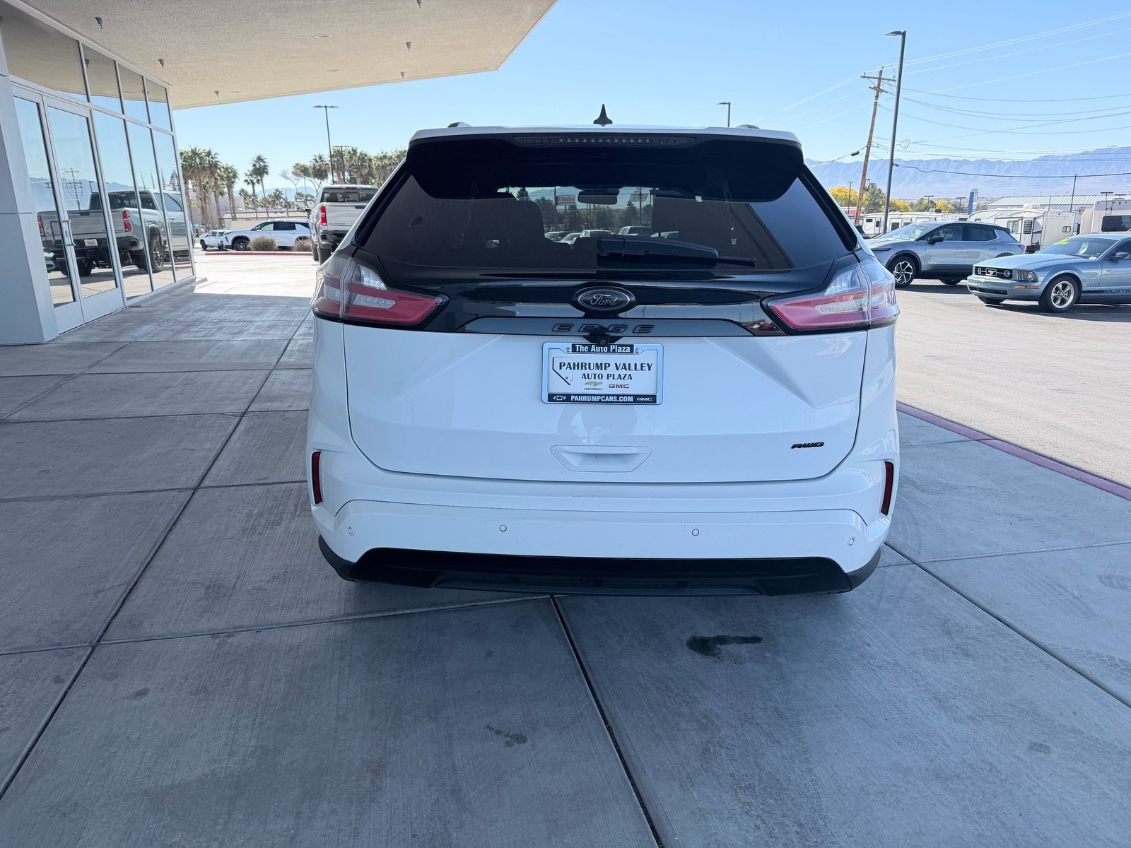 Used 2022 Ford Edge SE w/ Black Appearance Package image 4