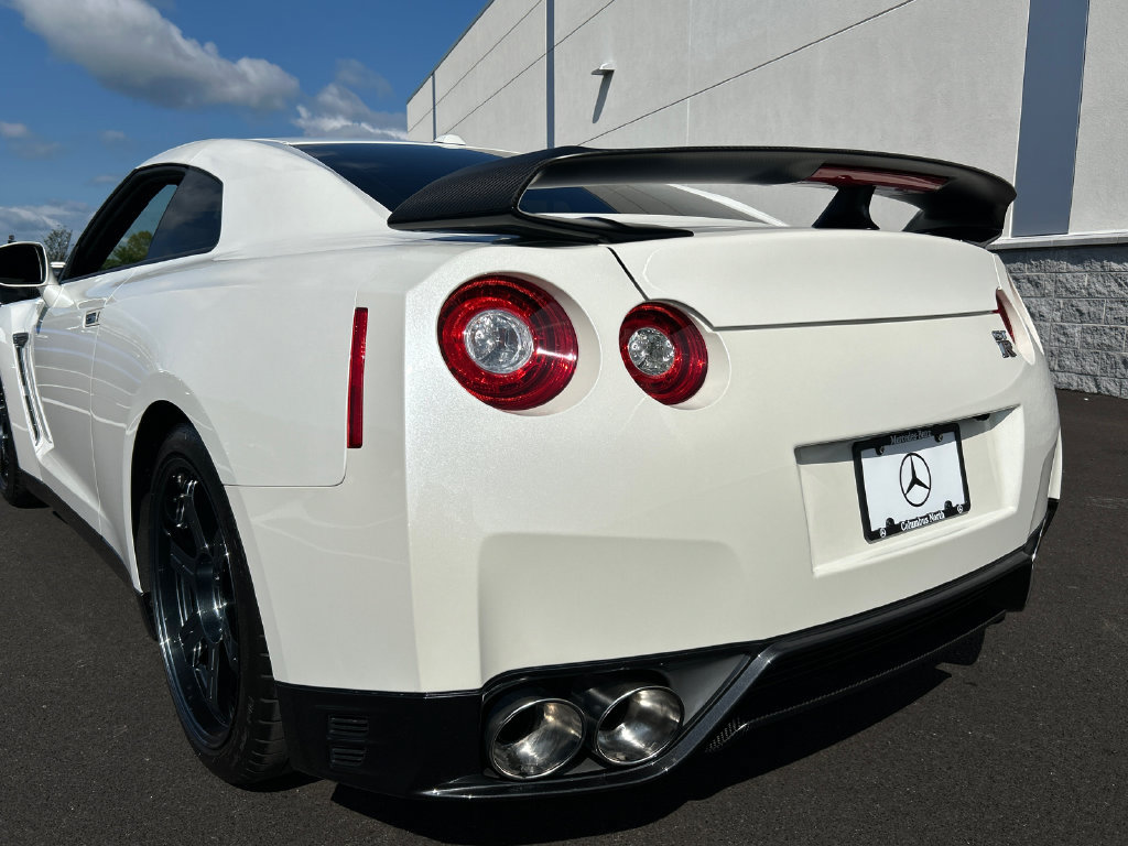 Used 2015 Nissan GT-R Black Edition AWD/4WD image 9