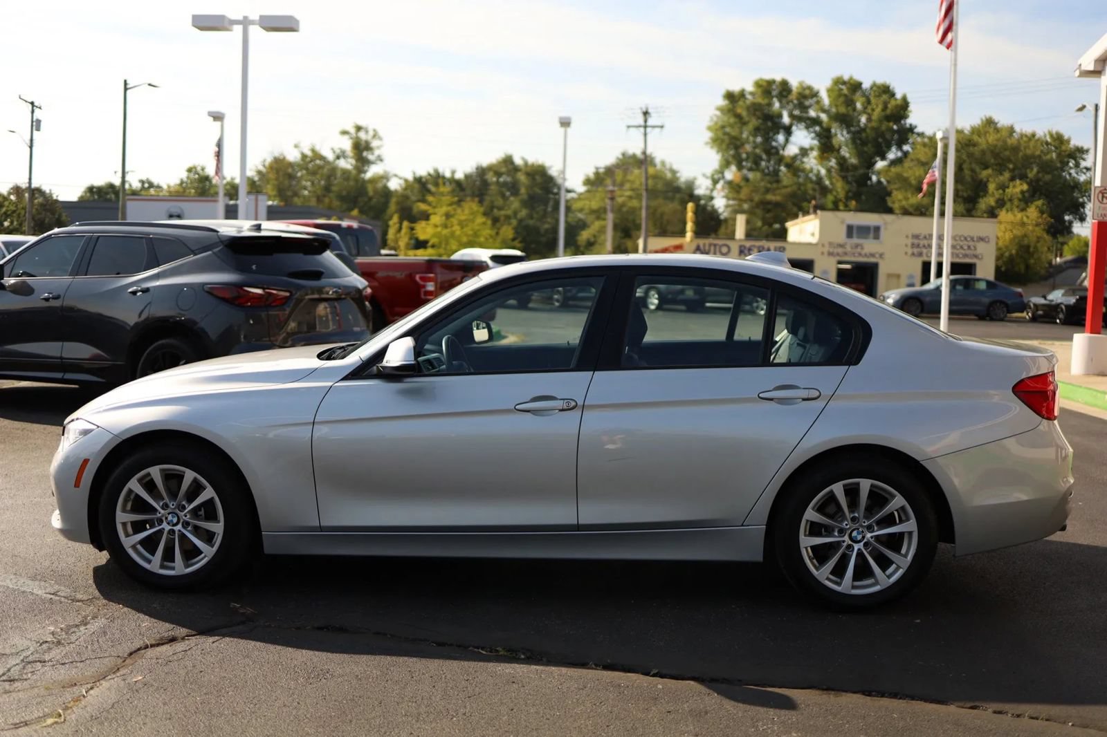 Used 2018 BMW 320i xDrive Sedan w/ Convenience Package AWD/4WD image 8
