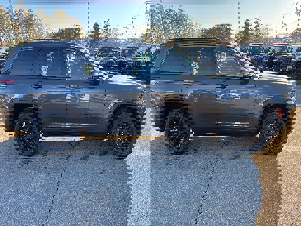 New 2026 Jeep Grand Cherokee Altitude image 8