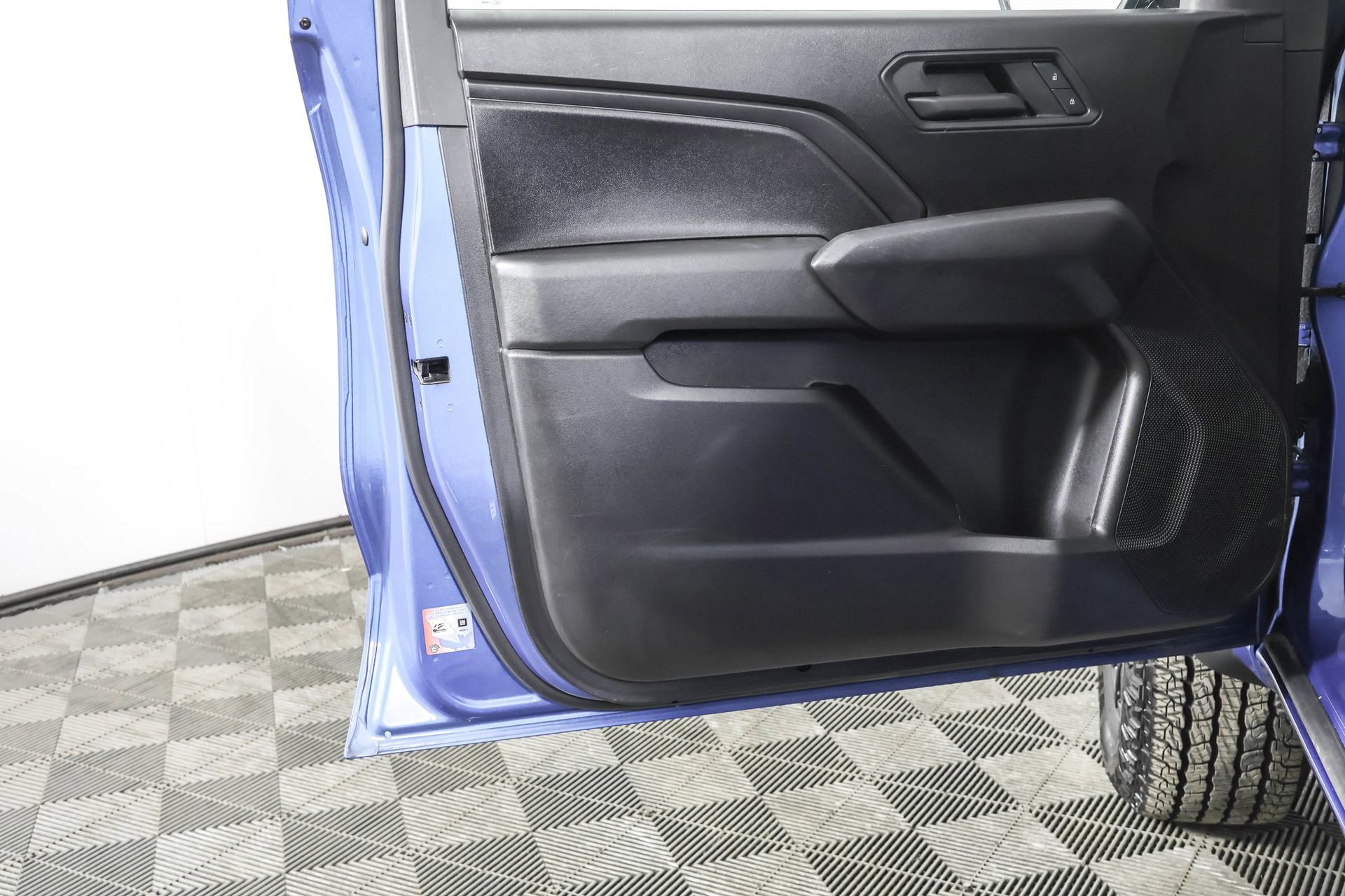 Used 2024 Chevrolet Colorado Trail Boss w/ Technology Package image 32