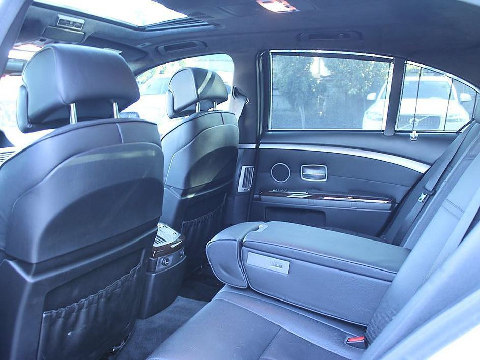 Used 2007 BMW 750i RWD image 18
