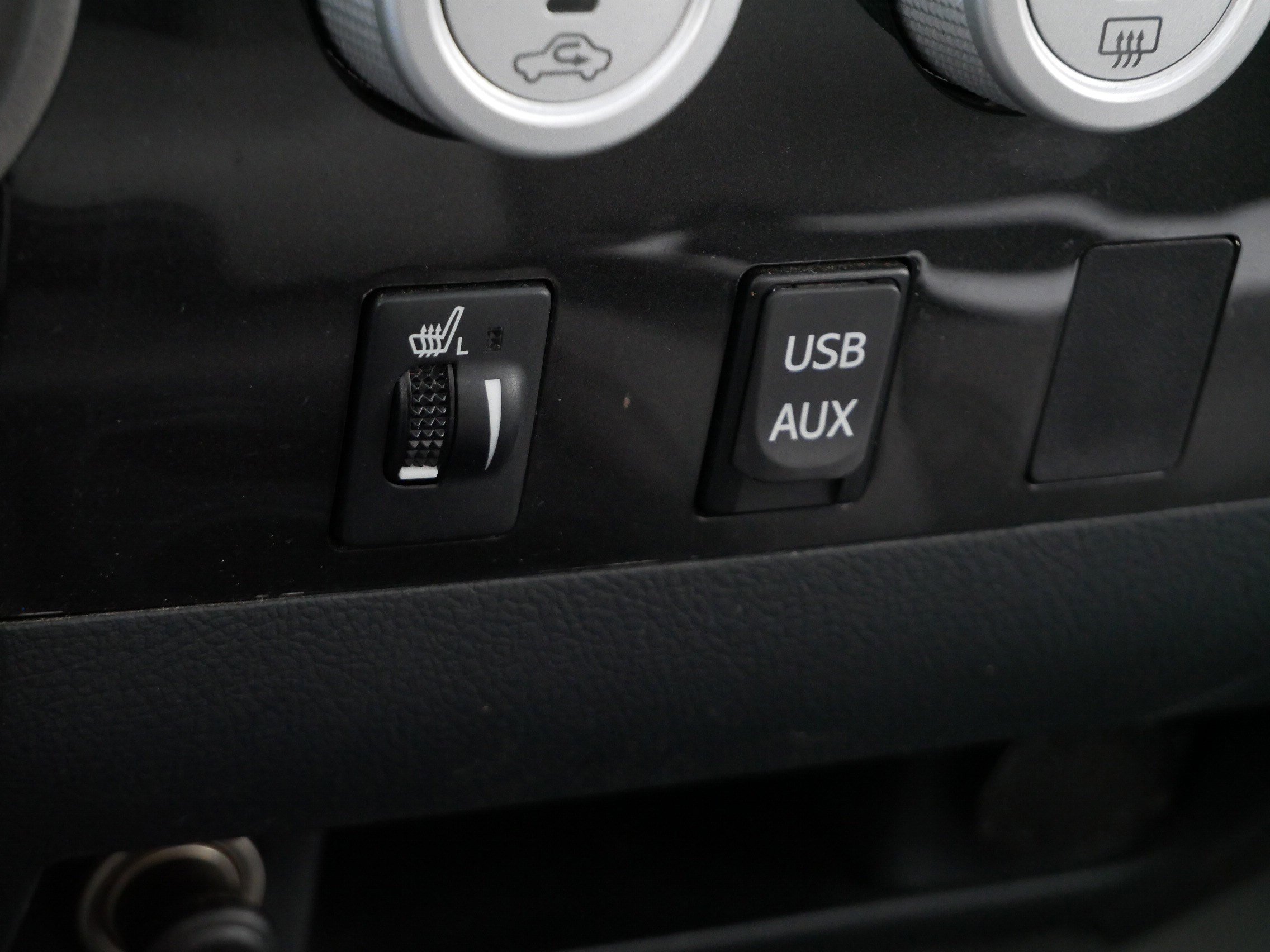 Used 2010 Toyota Tundra Limited AWD/4WD image 29