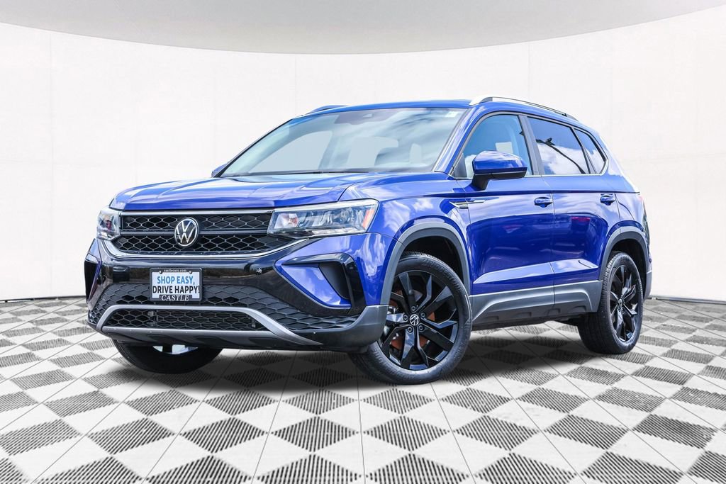 Used 2023 Volkswagen Taos SE w/ Panoramic Sunroof Package AWD/4WD image 2
