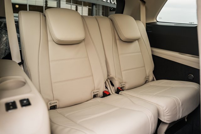New 2026 Mercedes-Benz GLS 450 4MATIC image 33