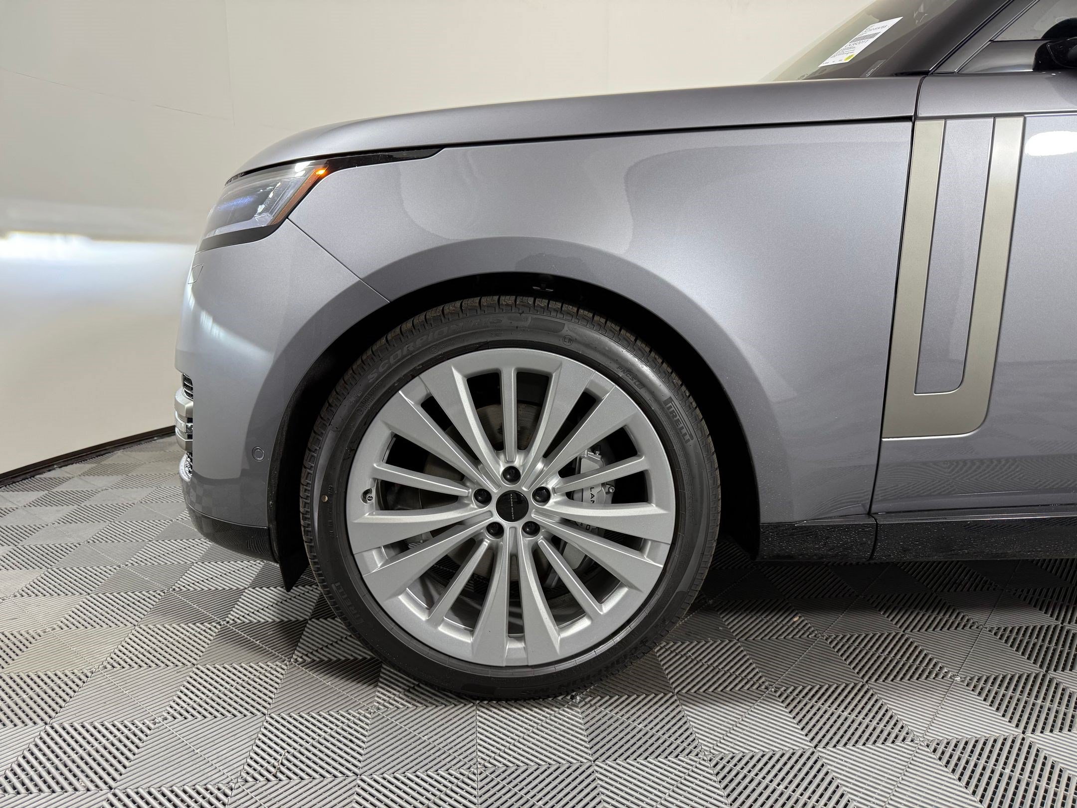 New 2026 Land Rover Range Rover Long Wheelbase SE AWD/4WD image 11