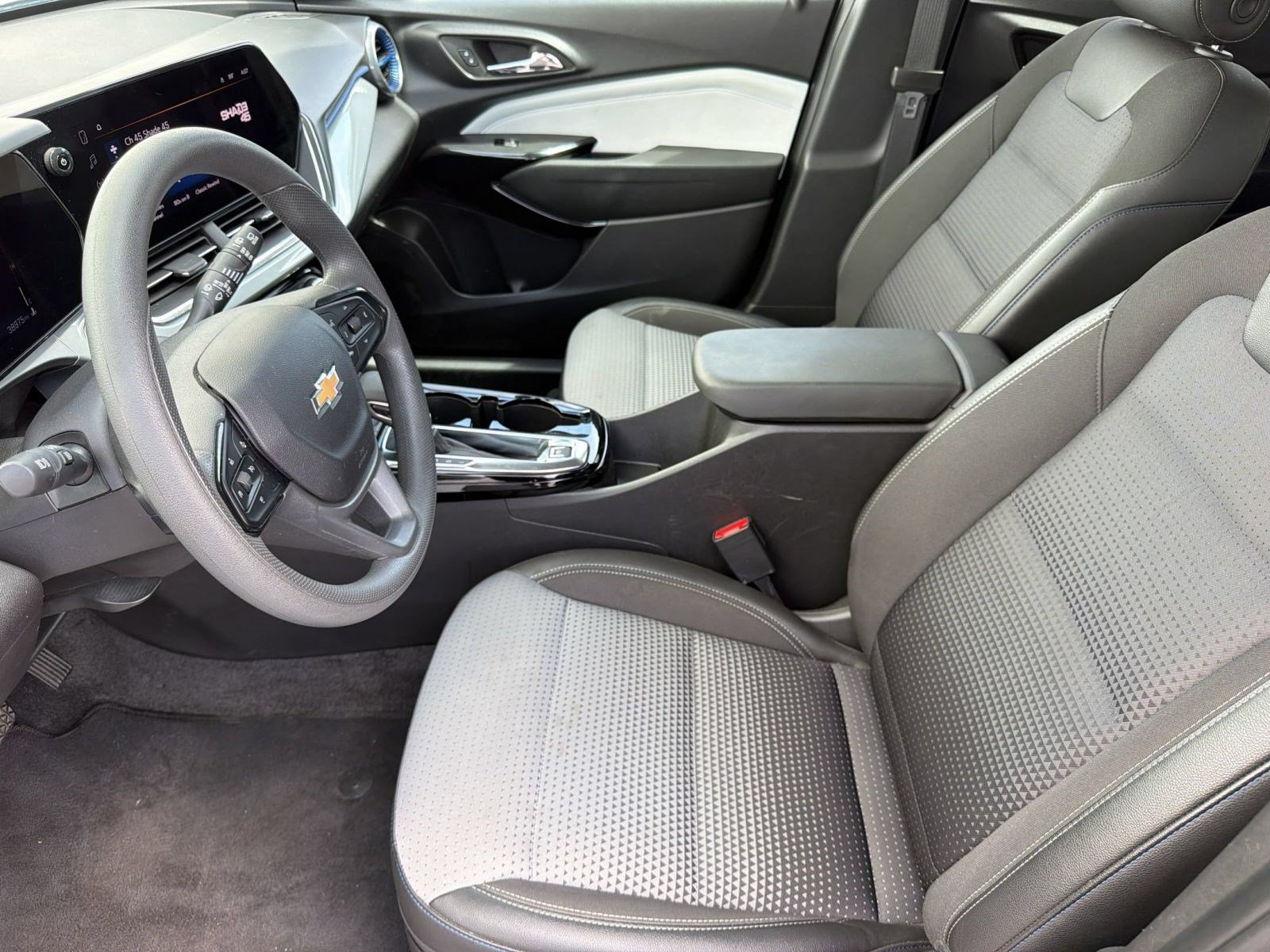 Used 2025 Chevrolet Trax LT FWD image 26