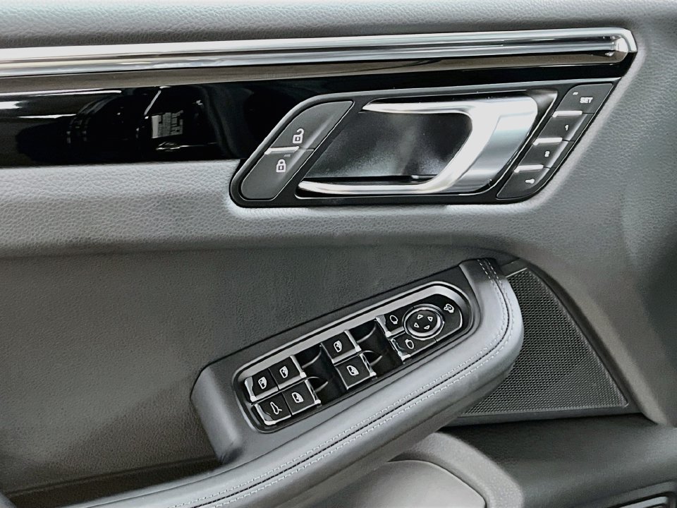 New 2026 Porsche Macan Turbo AWD/4WD image 20