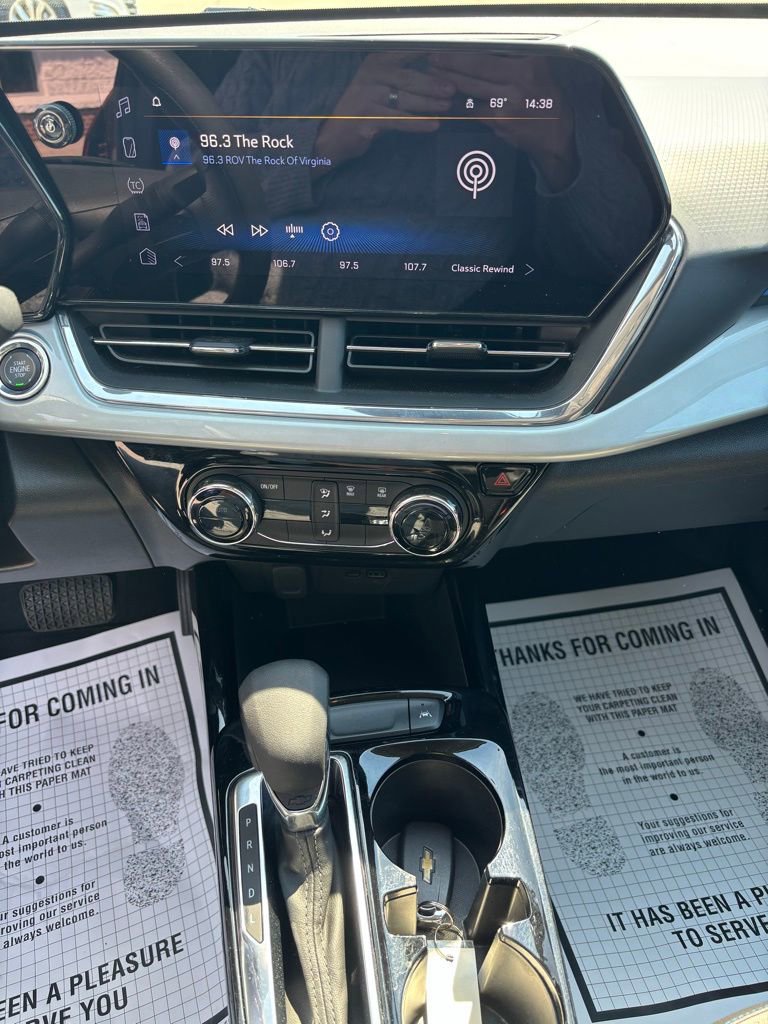 Used 2025 Chevrolet Trax LT image 18