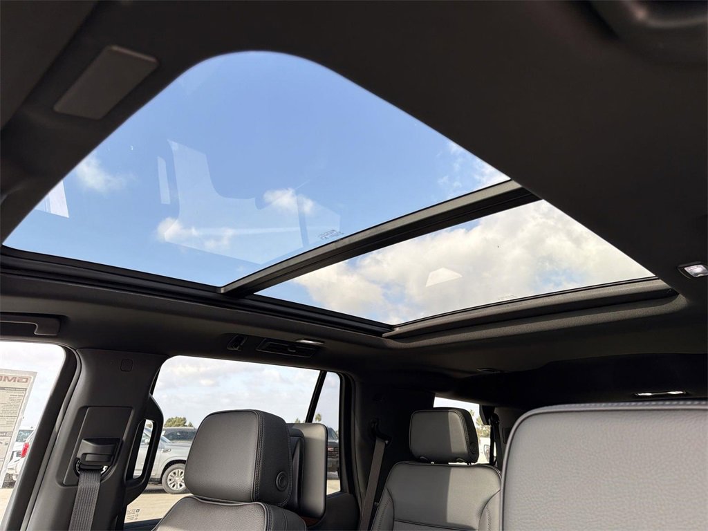 New 2026 GMC Yukon Denali w/ Denali Reserve Package image 6