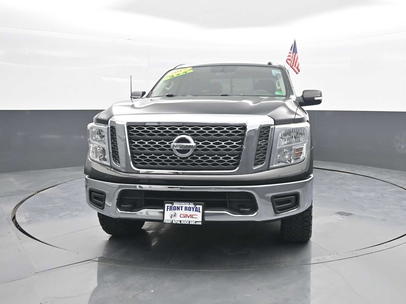 Used 2017 Nissan Titan SV AWD/4WD image 3