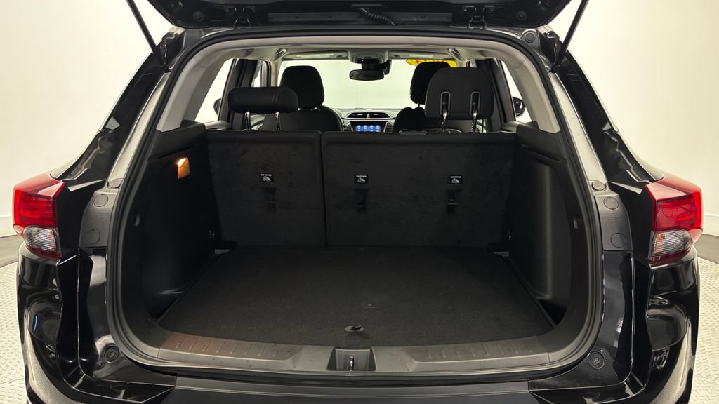 Used 2023 Chevrolet TrailBlazer LT AWD/4WD image 33