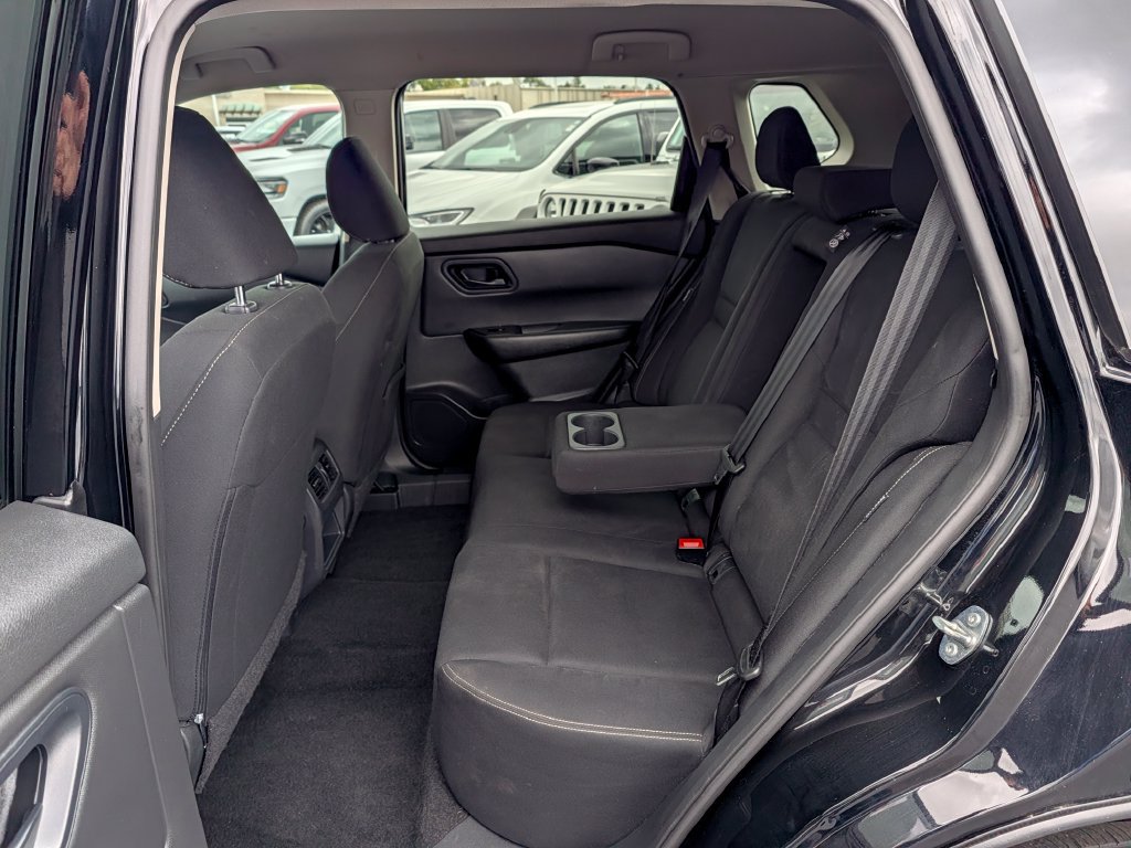 Used 2024 Nissan Rogue S AWD/4WD image 18