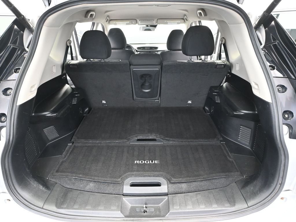 Used 2020 Nissan Rogue SV image 38