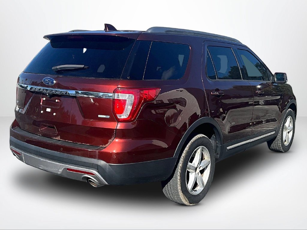 Used 2016 Ford Explorer XLT w/ Equipment Group 202A AWD/4WD image 3
