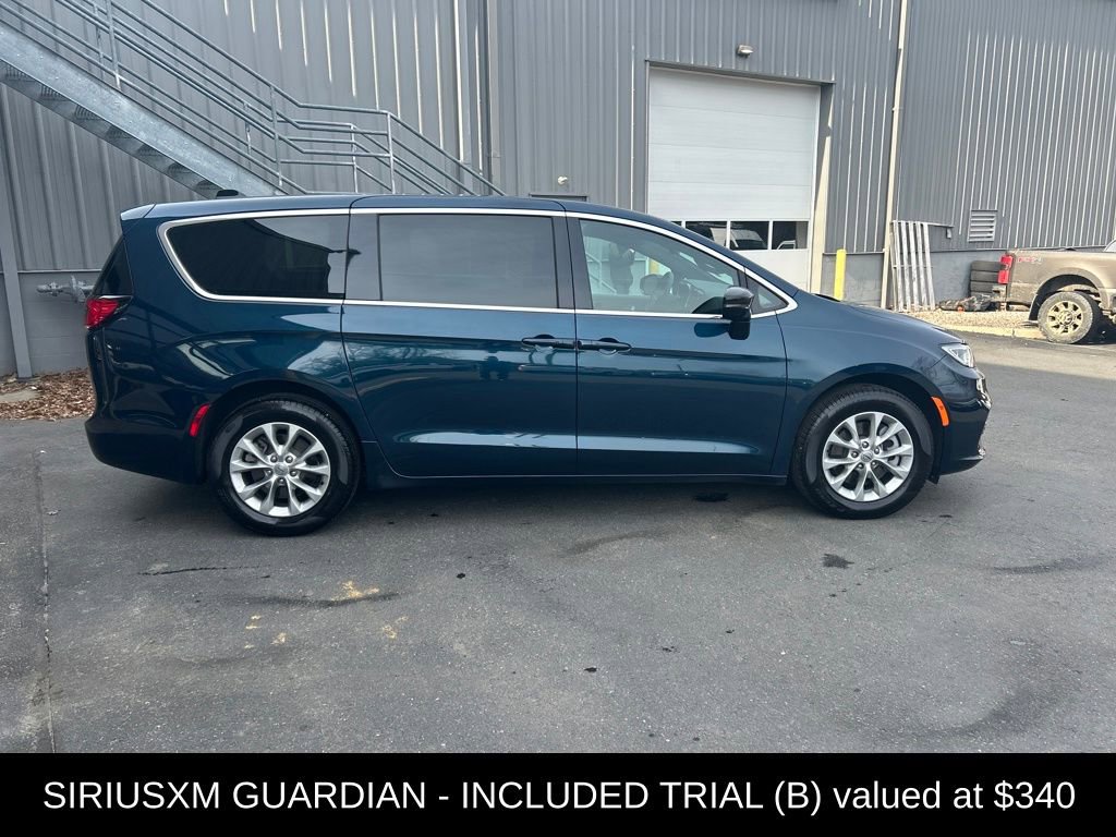 Used 2025 Chrysler Pacifica Select video 2